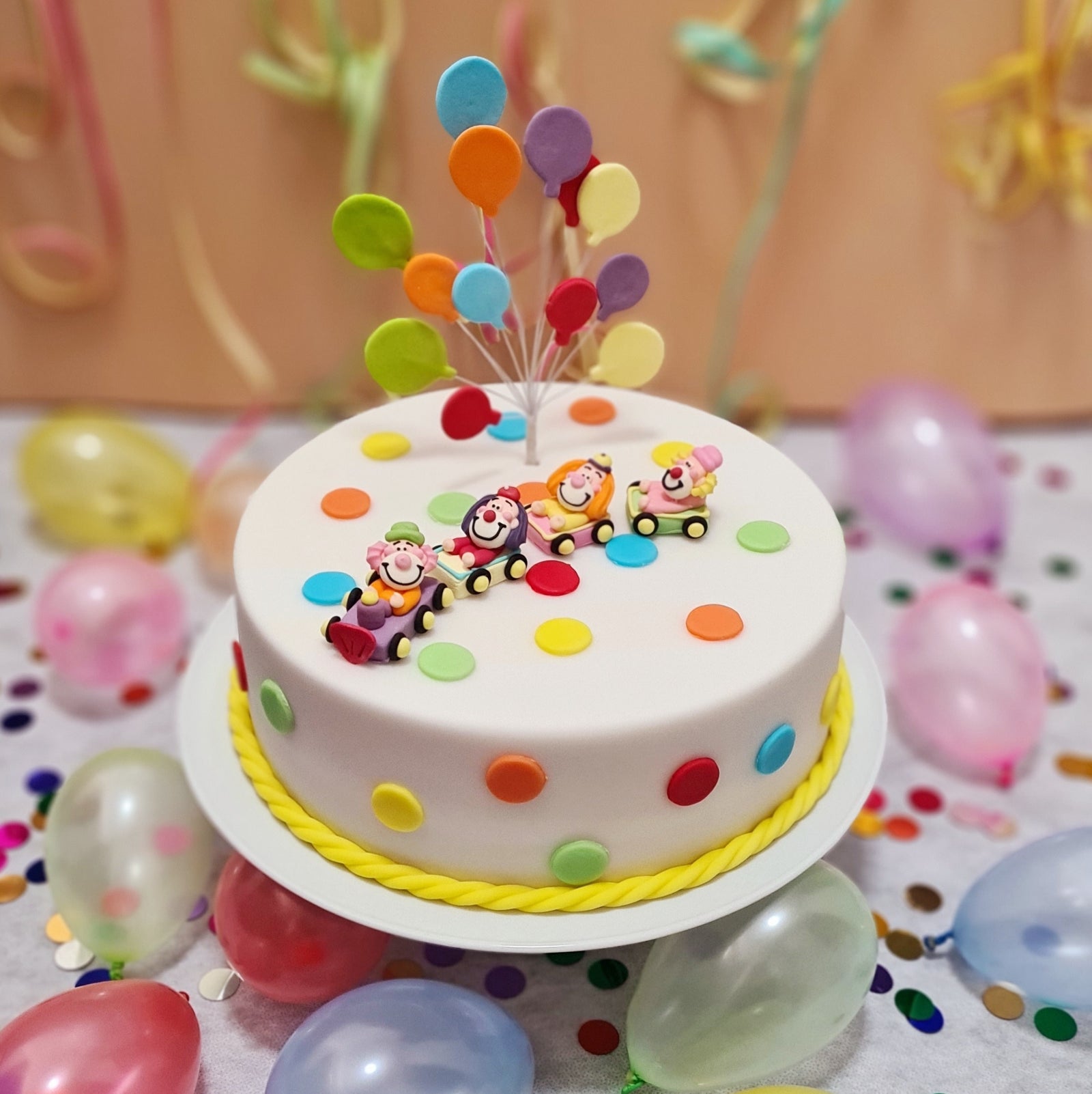 DIWULI Cupcake Folienballon – Für Geburtstag & Partys – Mit Aufblashalm, Mit Luft Oder Helium Befüllbar, Wiederverwendbar